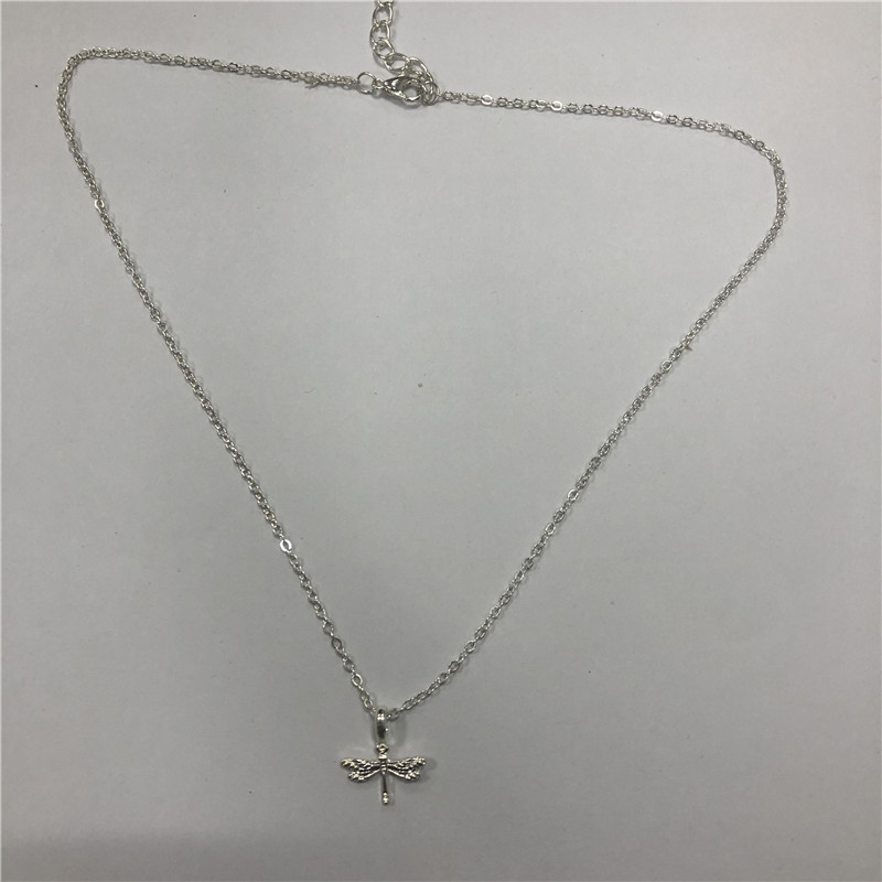 Short butterfly clavicle chain