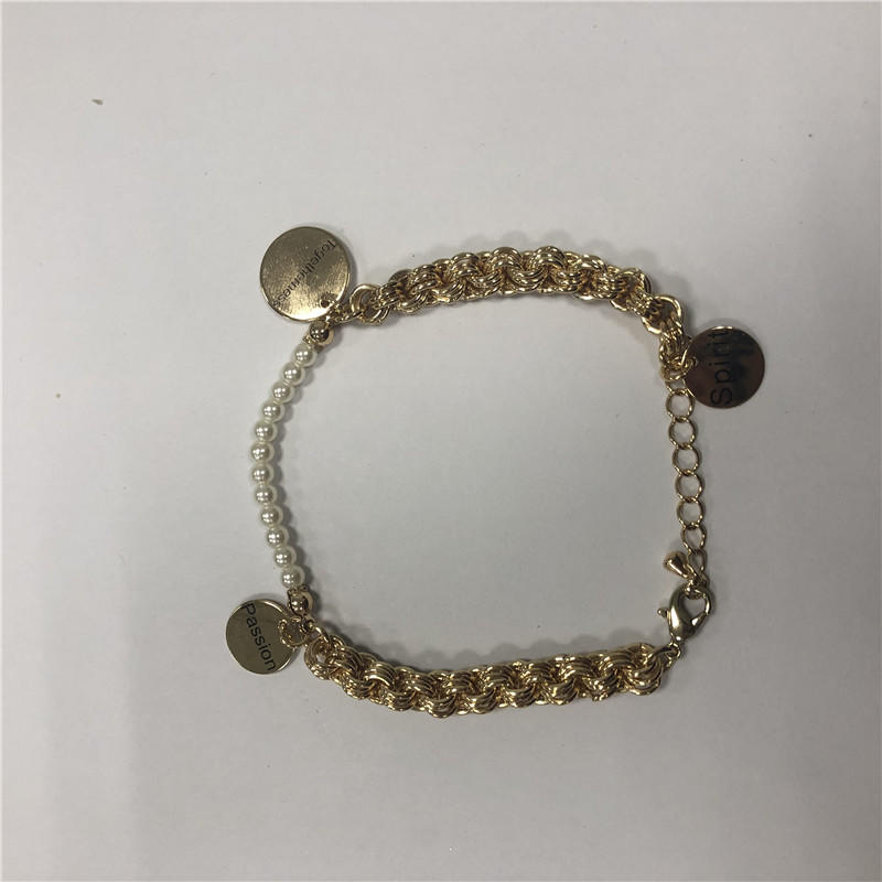 Round pendant bracelet