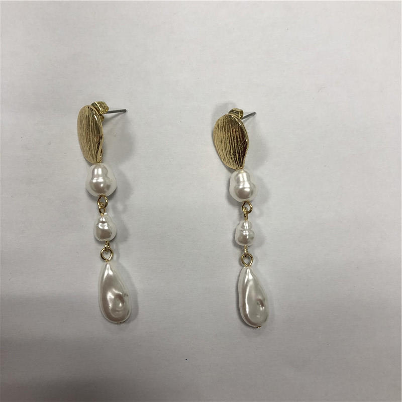Occidental shell earring