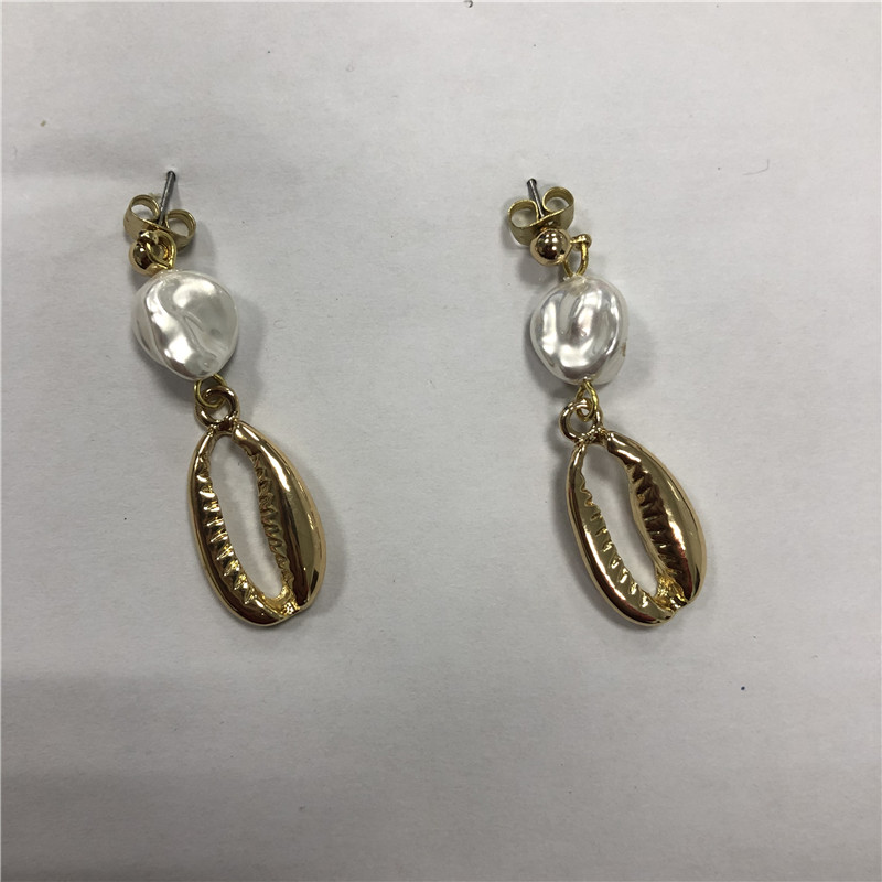 Occidental shell earring