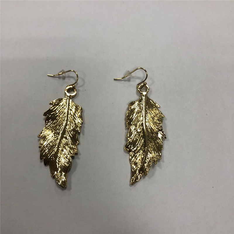 The leaves of earrings