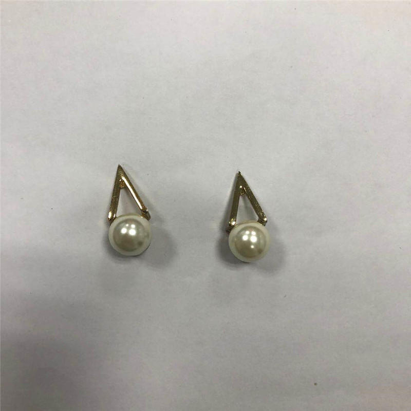 Gold geometric imitation pearl earrings smooth female Korean fashion simple earrings intracranial electroplating ornaments wholesale new