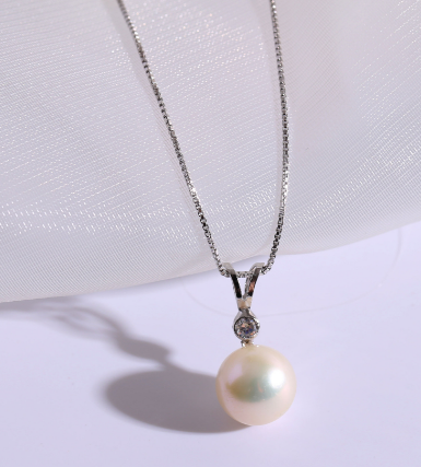 Stainless steel pearl necklace